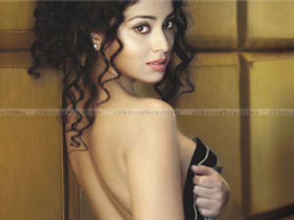 Shreya Saran turns prostitute, to go nude!