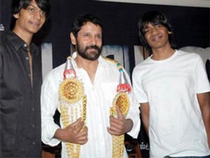 Vikram’s Rajapattai out of trouble