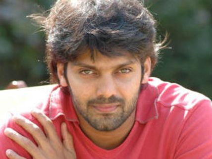 Aarya teams up with Engeyum Eppodhum Saravanan