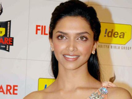 Deepika Padukone to throw a house warming party