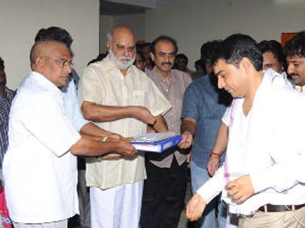 Venkatesh-Mahesh Babu are siblings in SVSC