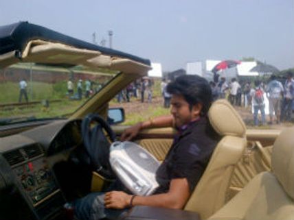 Ram Charan Teja narrowly escapes accident