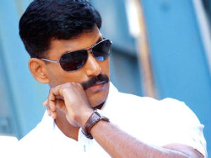 After 7aam Arivu, Vishal's Samaran to be shot in China