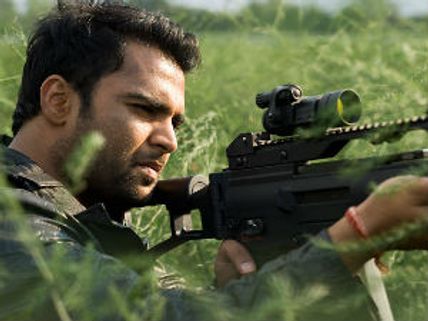 Aazaan - Movie Review