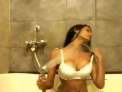 Poonam Pandey's bathing video removed from Youtube