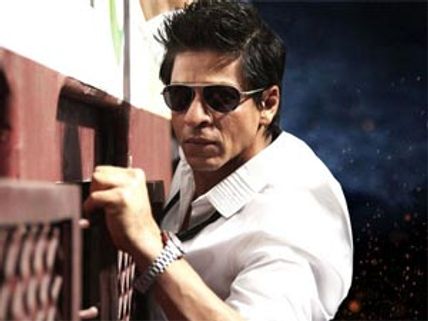 Shahrukh's Ra.One beats Aamir's 3 Idiots in pre-release collection