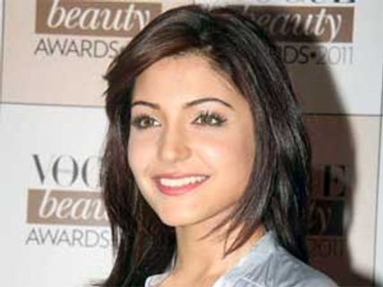 Anushka Sharma clears air on link-ups with Shahid Kapoor