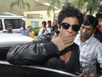 Shahrukh Khan offers job to fan on UTV Stars Live My Life