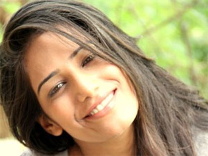 Poonam Pandey offered help by Jonty Rhodes