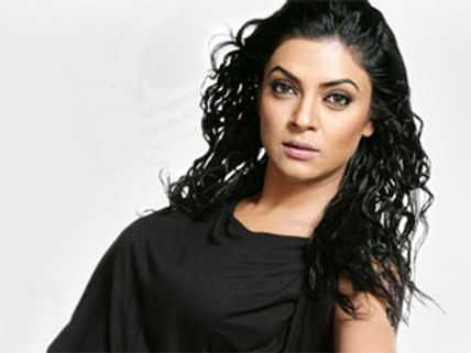 Sushmita Sen replaced by Raveena Tandon in ex beau's next 