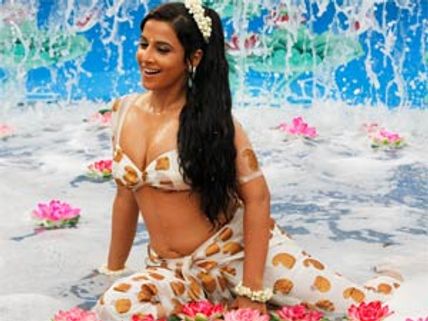 Vidya Balan's seductive looks bowls over Bappi Lahiri