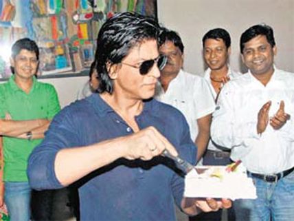 Shahrukh Khan overwhelmed with fans' love