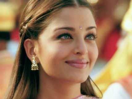 Arjun Coom sings on Aishwarya Rai Bachchan's eyes