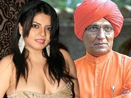 Big Boss 5: Swami Agnivesh gets cosy with Shraddha Sharma?