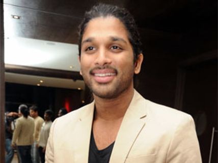 Telangana activists disrupt Allu Arjun's movie shoot