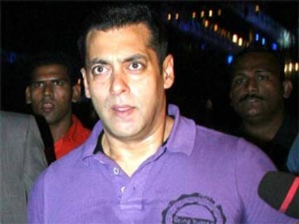 Salman Khan's flirtatious act caught