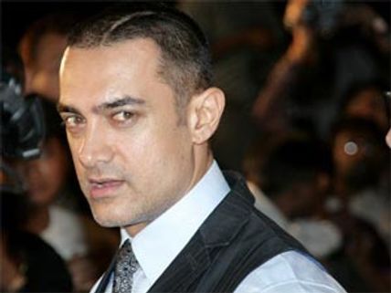 Aamir Khan turns Mr Speed of Bollywood 
