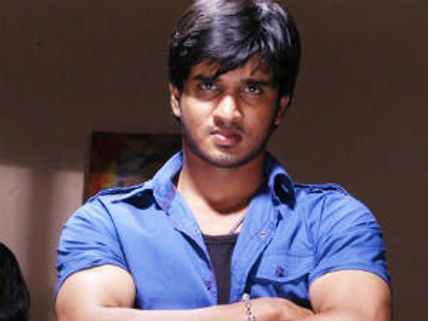 Veedu Theda – Movie Review