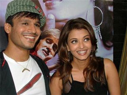 Aishwarya Rai's ex beau Vivek promotes WIC outside Jalsa 