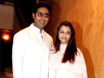 Aishwarya Rai, Abhishek Bachchan thank fans