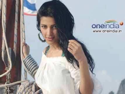 Shruti Hassan isn't dropped from Gabbar Singh!