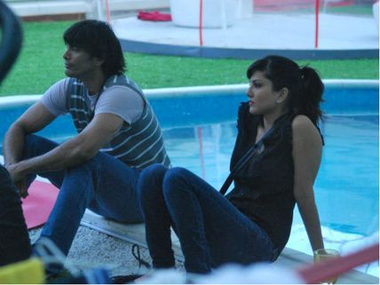 Bigg Boss 5: Sunny Leone confesses to Sky about her past life