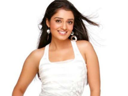 Nikita snubs Munirathna, refuses to dance with Uppi