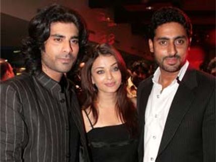 Sikander Kher bonds instantly with Aishwarya Rai-Abhishek's daughter