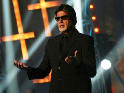 Amitabh Bachchan  intimidates Priyanka Chopra on twitter