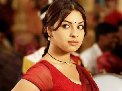 Osthi girl Richa fumes, leaves hotel for her beau!