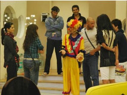 Bigg Boss 5: Sunny Leone, Pooja Mishra upset with Sid, Amar