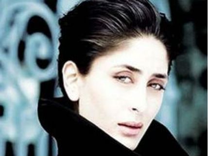 Kareena Kapoor mobbed on Heroine sets?