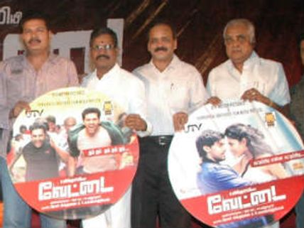 Madhavan-Aarya's Vettai audio hit the stands