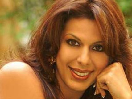 Bigg Boss 5: Pooja Bedi lashes out at Salman Khan