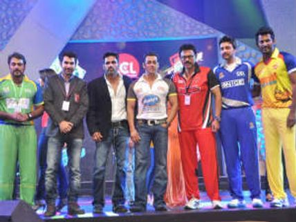 CCL 2:  Mumbai Heroes takes on Telugu Warriors in opening match
