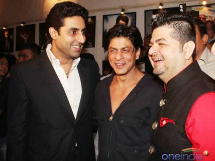Shahrukh Khan patches up with Abhishek Bachchan in Dabboo's party