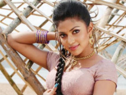 Amala Paul likely to team up with Ajith-Vishnuvardhan