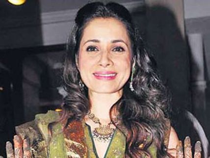 Neelam hits back over Shahrukh-Priyanka affair controversy