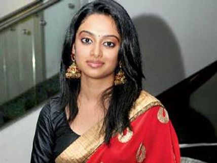 Gautami Nair set to debut with Mammootty's son Dulquar Salman in Second Show