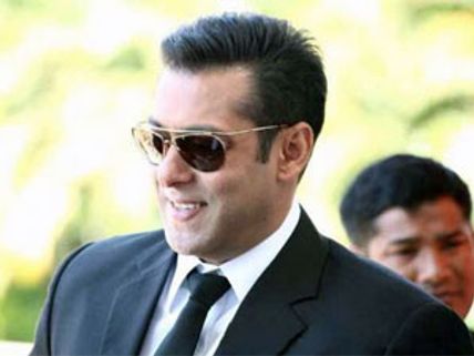 Salman Khan sidelined at Colors Screen Awards