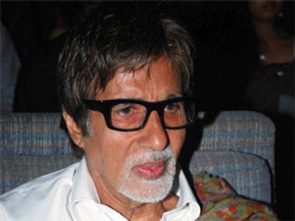Amitabh Bachchan goes Shahrukh Khan's metrosexual way