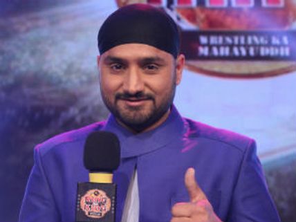 Harbhajan Singh drops in on the sets of Ring Ka King