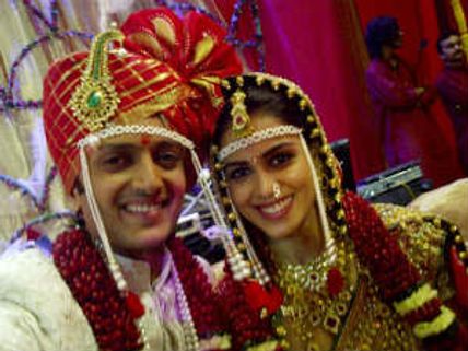 Riteish Deshmukh weds Genelia D'Souza in Marathi style