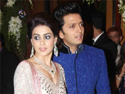 Ritiesh Deshmukh-Genelia D'Souza shift into new apartment?