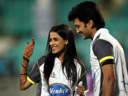 Riteish-Genelia lead Mumbai Heroes to victory at CCLT20