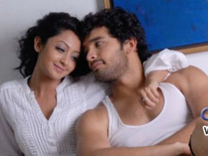 Diganth-Aindrita Ray share passionate kiss in Parijatha
