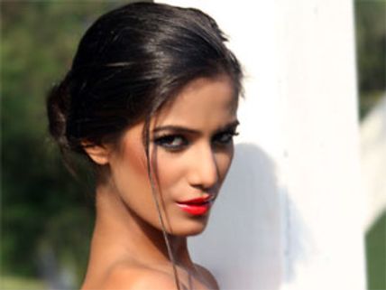 Poonam Pandey desires for dream date on Valentine's day