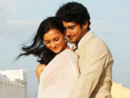 Prateik Babbar publicly professes his love to Amy Jackson