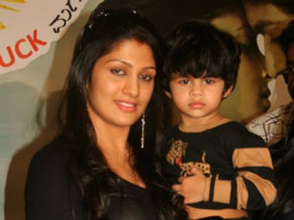 I'm happily married to Kumaraswamy: Radhika