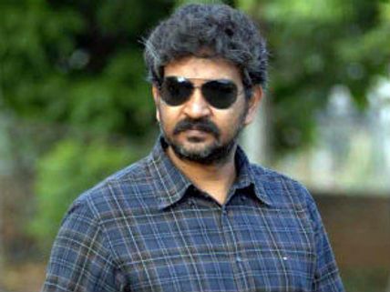 SS Rajamouli applauses Poola Rangadu, Ishq